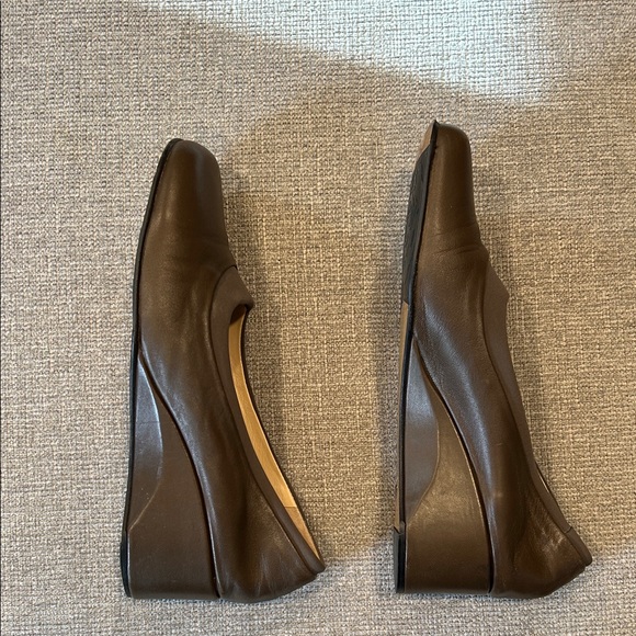 Taryn Rose Women's Dark Brown Leather Flats - Picture 4 of 7